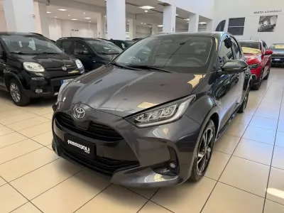 Nuova Toyota Yaris Hybrid Trend 92 CV (67 kW) 2026 Dark grey metal Berlina