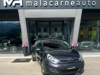 Usata Kia Rio 90 CV (66 kW) 2012 Grigio Berlina
