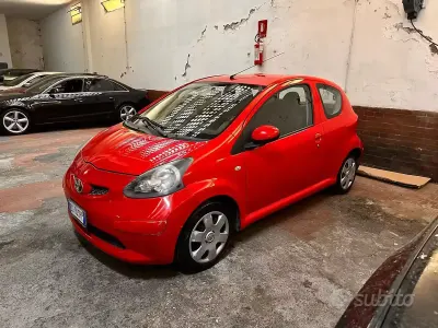 Usata Toyota Aygo Sol 68 CV (50 kW) 2007 Rosso Utilitaria