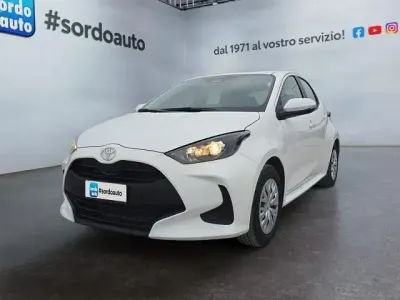 Nuova Toyota Yaris Hybrid Active 92 CV (67 kW) 2025 Bianco Berlina