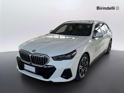 Usata BMW 520 M Sport 197 CV (144 kW) 2024 Alpin white pastello Station wagon