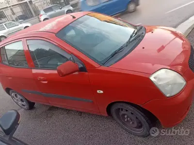 Usata Kia Picanto LX 61 CV (44 kW) 2006 Rosso Utilitaria