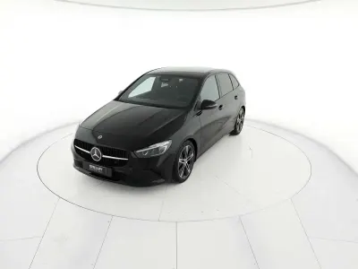 Käytetty Mercedes B180 Advanced 116 HP (85 kW) 2023 Musta Tila-auto