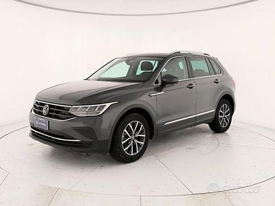 Dolphin grey metallizzato Usata 2022 VW Tiguan Life SUV | 23.900 € (Super prezzo)