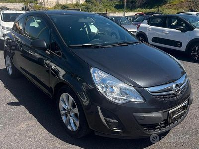 Usata Opel Corsa 85 CV (62 kW) 2012 Nero Utilitaria