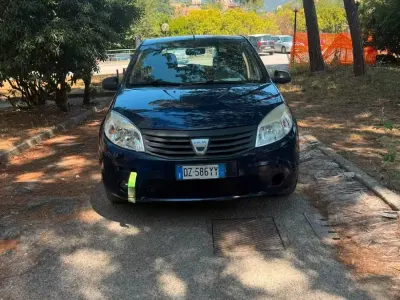 Usata Dacia Sandero Lauréate 75 CV (55 kW) 2010 Blu Berlina