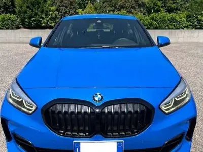 Usata BMW 116 M Sport 116 CV (85 kW) 2022 Blu/azzurro Utilitaria