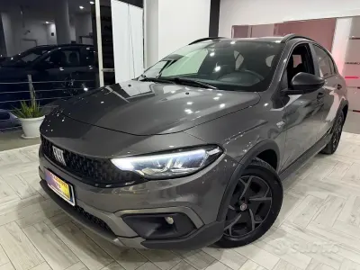 Usata Fiat Tipo Cross 131 CV (96 kW) 2022 Grigio Berlina