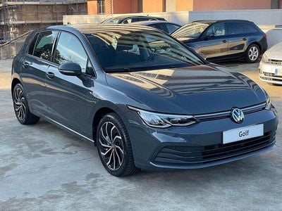 Usata VW Golf VIII Life 110 CV (80 kW) 2023 Dolphin grey met Berlina