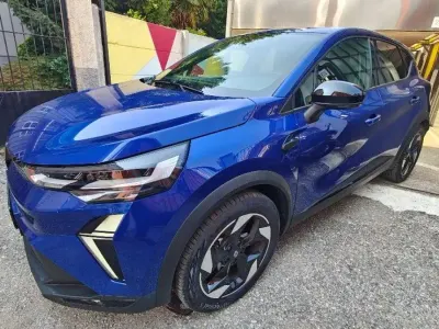Usata Renault Captur Esprit Alpine 109 CV (80 kW) 2025 Blu elettrico SUV