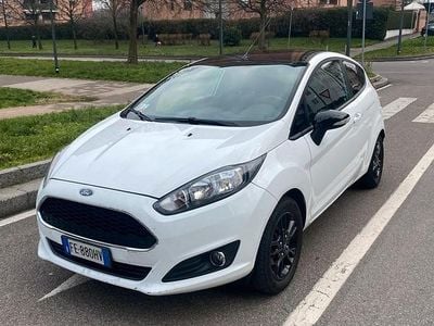 Usata Ford Fiesta 101 CV (74 kW) 2016 Bianco Berlina