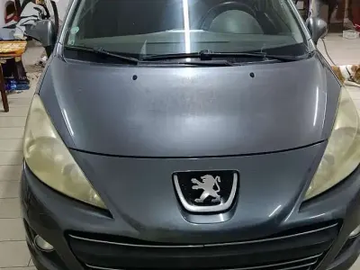 Usata Peugeot 207 90 CV (66 kW) 2009 Berlina