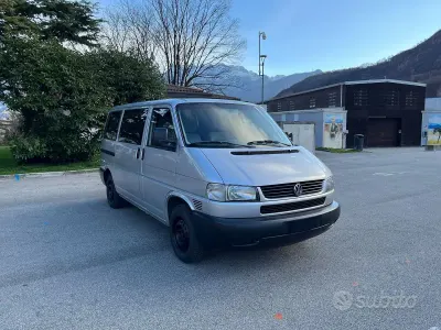 Usata VW Caravelle 102 CV (75 kW) 2001 Grigio Furgone