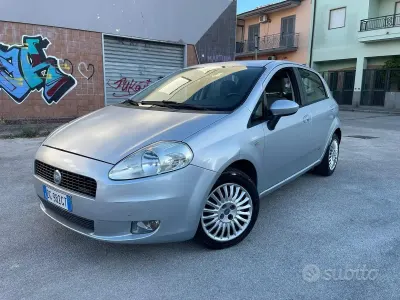 Usata Fiat Grande Punto Dynamic 75 CV (55 kW) 2007 Grigio Utilitaria