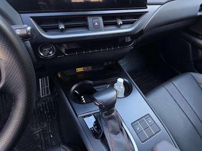 Usata Lexus UX 250h Sport Line 145 CV (106 kW) 2023 Grigio SUV