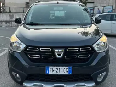 Usata Dacia Lodgy Stepway 109 CV (80 kW) 2018 Grigio Monovolume