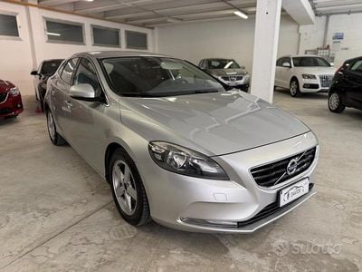 Usata Volvo V40 Momentum 114 CV (83 kW) 2013 Grigio Berlina