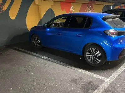 Begagnad Peugeot 208 Allure 102 HK (75 kW) 2021 Blå Halvkombi