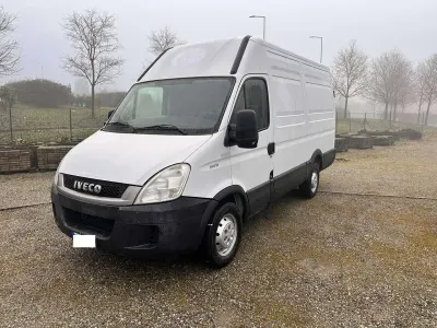 Usata Iveco Daily 126 CV (92 kW) 2009 Bianco Furgone
