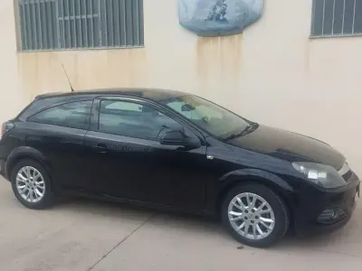 Usata Opel Astra 110 CV (80 kW) 2010 Berlina