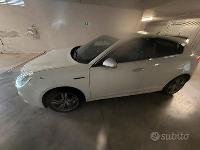 Usata Alfa Romeo Giulietta Exclusive 150 CV (110 kW) 2014 Bianco Utilitaria