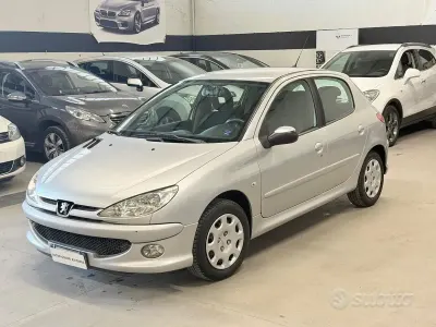 Käytetty Peugeot 206 68 HP (50 kW) 2008 Harmaa Sedan