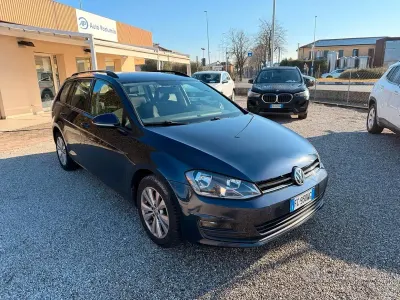 Usado VW Golf VII Business 110 CV (80 kW) 2016 Azul Familiar