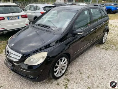 Usata Mercedes B180 Premium 109 CV (80 kW) 2014 Nero Utilitaria