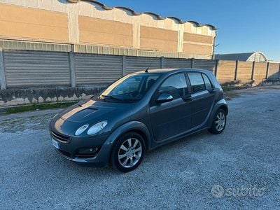 Usata Smart ForFour 95 CV (69 kW) 2005 Grigio Utilitaria