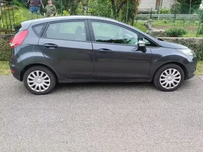 Gebraucht Ford Fiesta 68 PS (50 kW) 2010 Grau Limousine