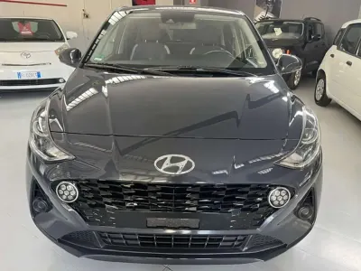 Usata Hyundai i10 67 CV (49 kW) 2021 Grigio finanza perlato Utilitaria