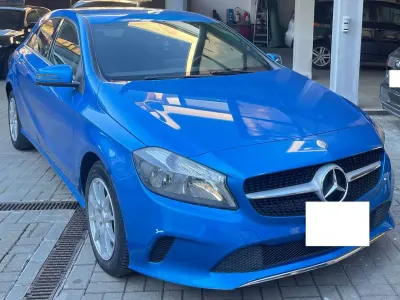 Usata Mercedes A180 Premium 109 CV (80 kW) 2016 Blu/azzurro Berlina