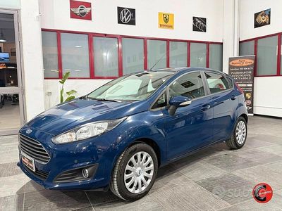 Usata Ford Fiesta 80 CV (58 kW) 2015 Blu Berlina