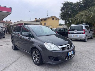 Grigio Usata 2011 Opel Zafira Cosmo Monovolume | 2950 € (Ottimo prezzo)