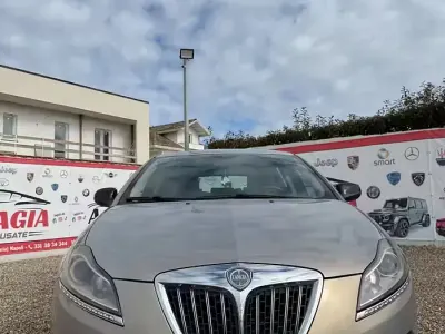 Usata Lancia Delta Gold 120 CV (88 kW) 2011 Marrone Utilitaria