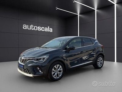 Usata Renault Captur Intens 160 CV (117 kW) 2022 Blue marine SUV
