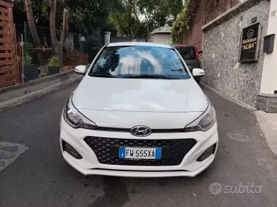 Begagnad Hyundai i20 75 HK (55 kW) 2019 Vit Halvkombi