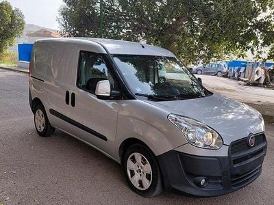 Usata Fiat Doblò 120 CV (88 kW) 2011 Grigio Monovolume
