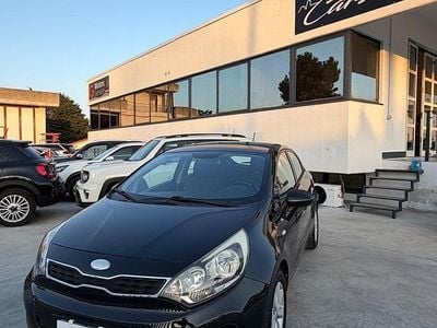 Usata Kia Rio 75 CV (55 kW) 2015 Nero Utilitaria