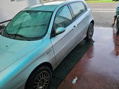 Usata Alfa Romeo 147 116 CV (85 kW) 2005 Grigio Utilitaria