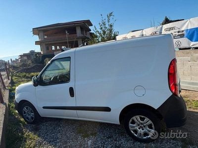 Begagnad Fiat Doblò 105 HK (77 kW) 2016 Vit Minibuss