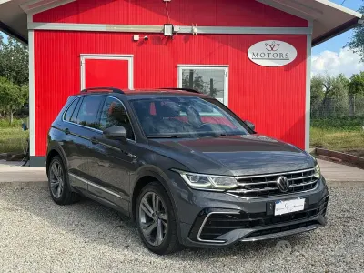 Usata VW Tiguan R-line 150 CV (110 kW) 2022 Grigio SUV