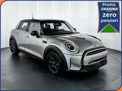 Usata Mini Cooper Essential 136 CV (100 kW) 2024 Nero/grigio Utilitaria