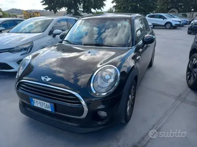 Usata Mini Cooper D Business 116 CV (85 kW) 2016 Nero Utilitaria