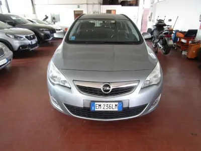 Usata Opel Astra 110 CV (80 kW) 2012 Grigio Station wagon