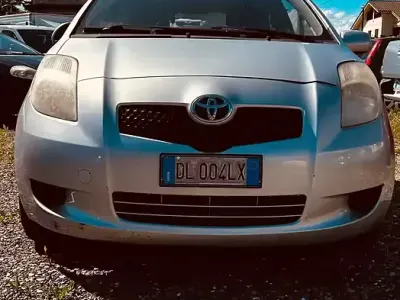 Usata Toyota Yaris Sol 69 CV (50 kW) 2007 Grigio Utilitaria