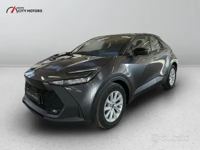 Nuova Toyota C-HR Active 122 CV (89 kW) 2025 Dark grey met SUV