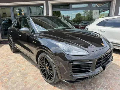 Usata Porsche Cayenne Coupe Platinum Edition 462 CV (339 kW) 2022 Nero metallizzato Coupé
