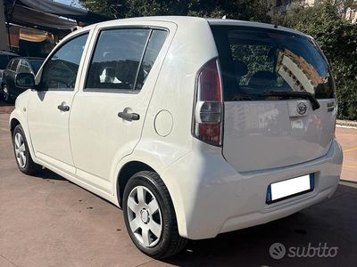 Usata Daihatsu Sirion 69 CV (50 kW) 2010 Bianco Utilitaria