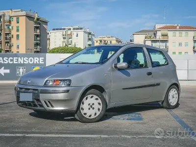 Usata Fiat Punto 86 CV (63 kW) 2002 Grigio Utilitaria